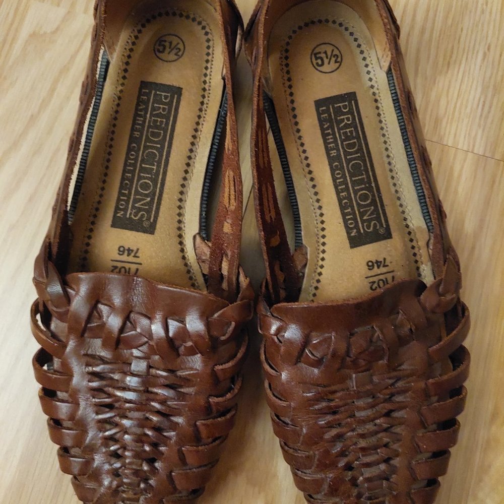 Predictions Leather Collection Womens Sandals